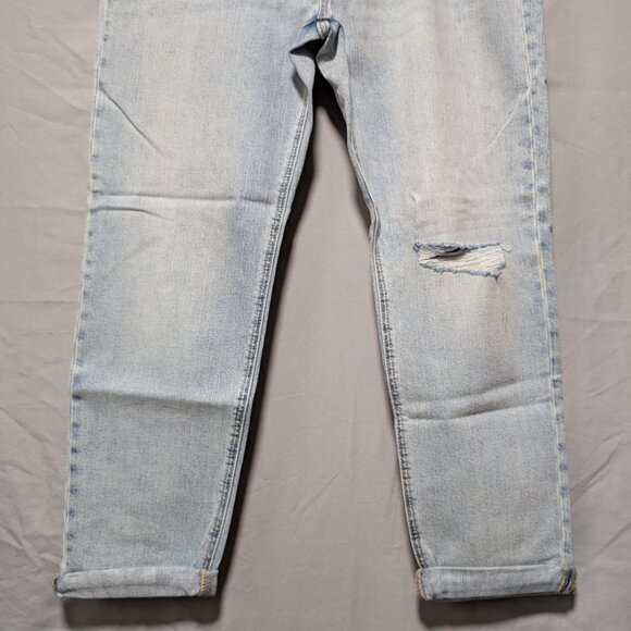 Old Navy Women's Light Acid‎ Wash Boyfriend Jeans Distressed Knee Size 12 - Picture 6 of 9